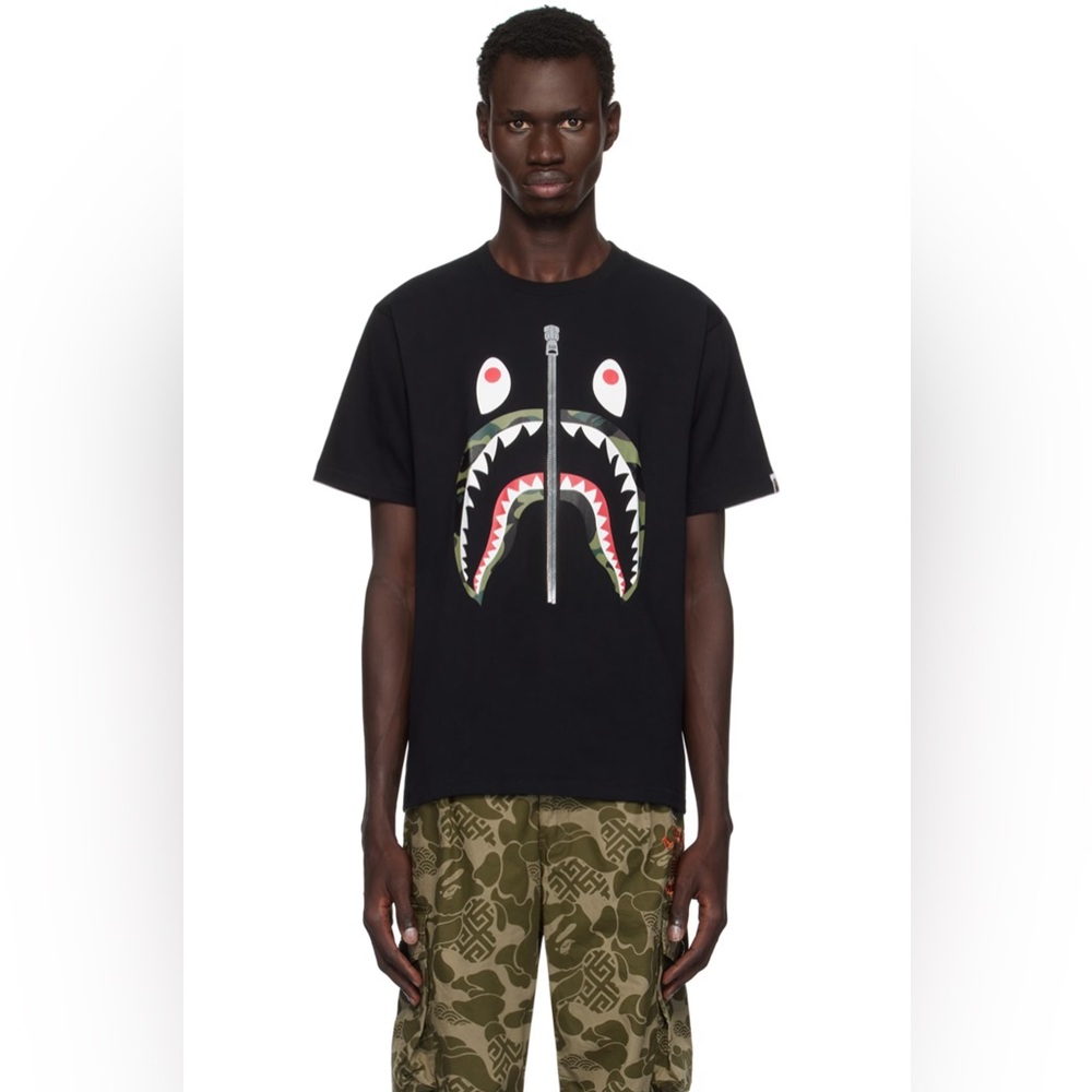 BAPE Black 1st Camo Shark T-shirt - Black/Green - Medium - SS22 - NewWithTags